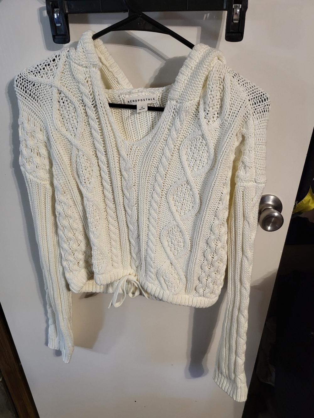 NWOT AEROPOSTALE WHITE CROP SWEATER HOODIE SZ M